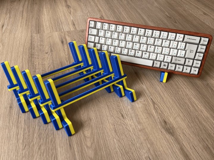 Keyboard Stands in blue/yellow